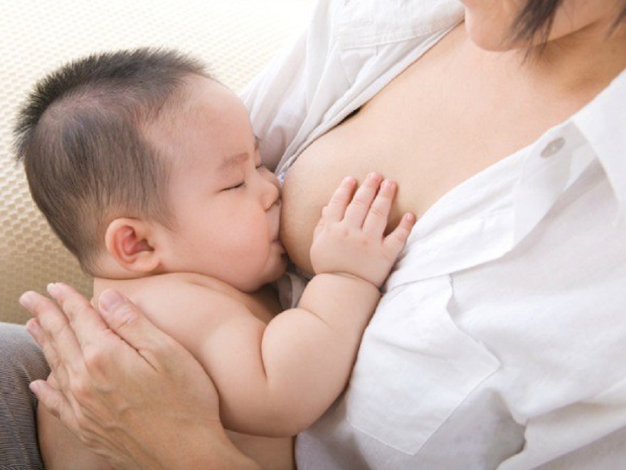 Mùi vị của sữa ảnh hưởng đến việc bé không hứng thú với sữa mẹ